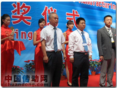 金獎獲得者公司代表上臺領(lǐng)獎