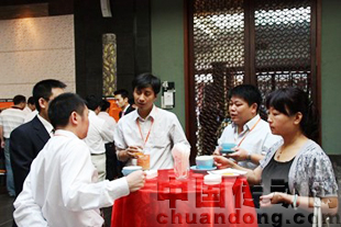 茶歇期間繼續(xù)交流