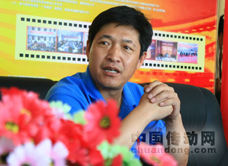 青海鹽湖集團(tuán)副總裁、化工分公司總經(jīng)理李浩放與媒體團(tuán)座談