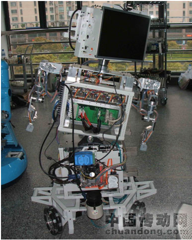 圖3 海寶機器人內(nèi)部全身照