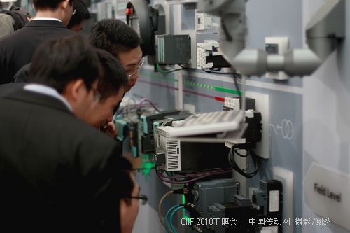 中國傳動網(wǎng)：CIIF2010工博會西門子展臺吸引觀眾