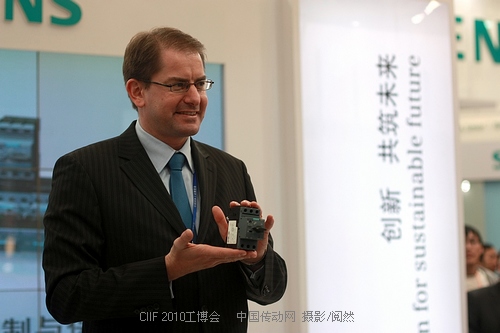 中國傳動網(wǎng)：CIIF2010工博會西門子吳和樂博士展示西門子新一代SIRIUS