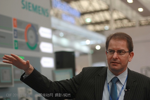 中國傳動網(wǎng)：CIIF2010工博會西門子吳和樂博士向媒體介紹創(chuàng)新的全集成自動化（TIA）