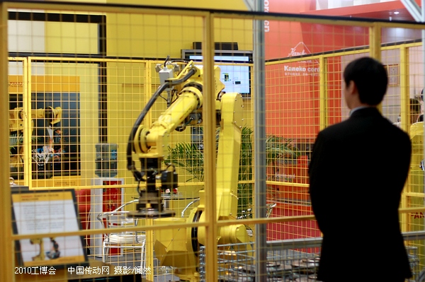 中國(guó)傳動(dòng)網(wǎng)：2010工博會(huì)上海發(fā)那科機(jī)器人的獨(dú)特視界
