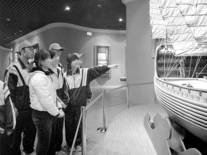 博覽館迎來(lái)大批參觀者