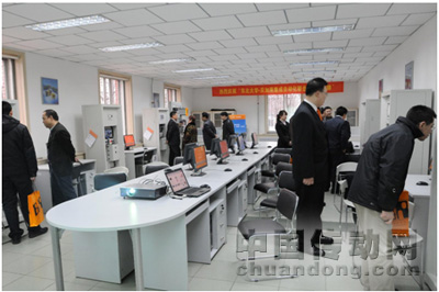 參觀聯(lián)合實驗室