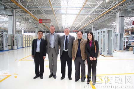 丹麥經(jīng)貿(mào)考察團一行蒞臨九洲電氣參觀考察