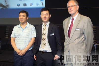 出口部經(jīng)理Rainer Kahlen(右一) 亞太區(qū)總監(jiān)董壽偉(右二) 嘉賓(左一)