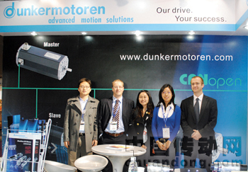 本刊記者與德恩科電機高層合影