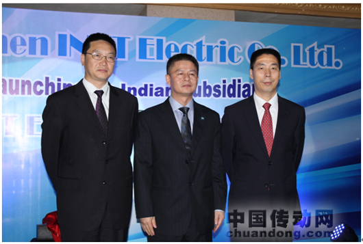 左起：中國(guó)工商銀行孟買分行總經(jīng)理孫翔、英威騰董事長(zhǎng)兼總經(jīng)理黃申力、中國(guó)駐孟買總領(lǐng)事牛清報(bào)