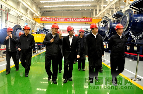 在市人大常委會主任石克生的陪同下，漯河市駐省人大代表團蒞臨許繼參觀考察，公司領導李富生熱情接待了來訪客人。