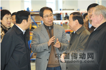 新疆塔城地委黨政代表團(tuán)一行蒞臨新松考察