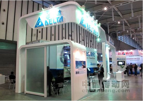 此次展會，臺達(dá)以“深度協(xié)作共筑未來”為主題，以自動化展示車的形式，向高校師生展示最新的工業(yè)自動化技術(shù)及應(yīng)用。