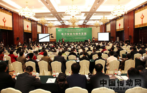 陸延昌理事長(zhǎng)在年會(huì)開幕式上致辭