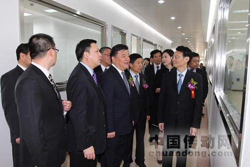 衛(wèi)生部部長陳竺考察中國醫(yī)藥城疫苗工程中心賽默飛新建實驗室項目