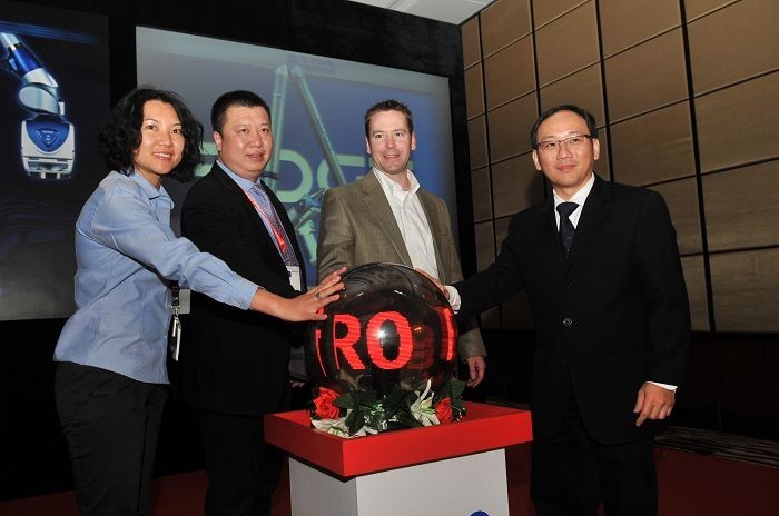 法如科技大中華北方區(qū)銷售經(jīng)理羅紅梅女士、大中華區(qū)銷售總經(jīng)理周翔先生、亞太區(qū)銷售總監(jiān)張飛先生、亞太區(qū)市場(chǎng)總監(jiān)柯明杰先生出席新產(chǎn)品啟動(dòng)儀式