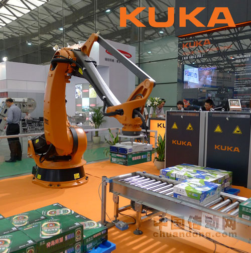 庫(kù)卡機(jī)器人（上海）在ProPak China 2011上展示KR 180-2 PA