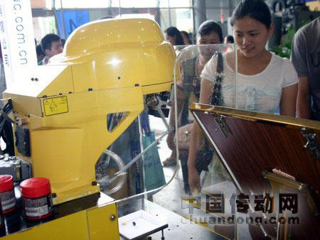 高科技機器人成為展場內(nèi)最搶眼的明星