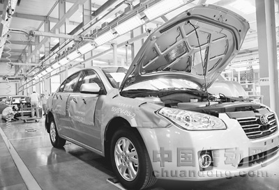 圖為8月22日的一汽新能源汽車分公司生產(chǎn)車間。