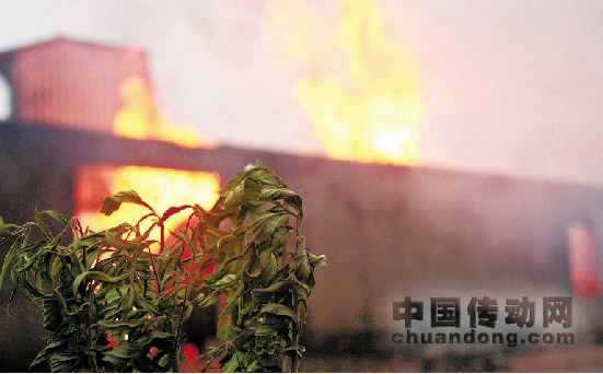 火場(chǎng)周?chē)囊安荻急涣已婵军S