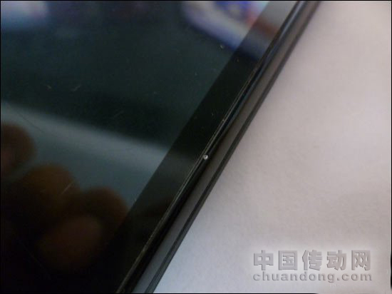 手機(jī)最左上角按壓時(shí)沒(méi)做嚴(yán)