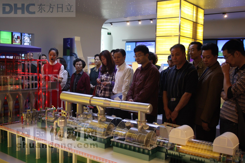 會(huì)議代表參觀東方電氣科技展廳