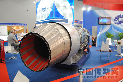 采用矢量噴口設(shè)計的AL-31FN渦扇發(fā)動機實物