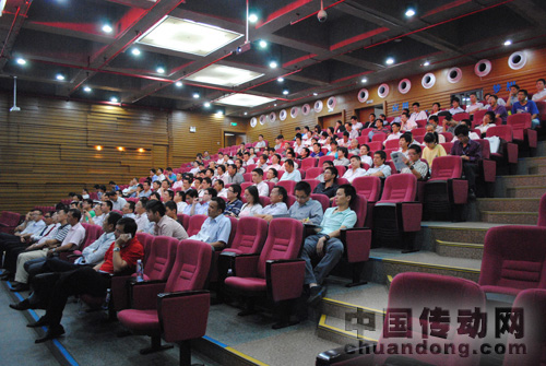 第二屆深圳工業(yè)機器人技術(shù)與應(yīng)用論壇