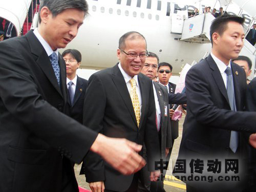 9月3日，菲律賓總統(tǒng)貝尼尼奧·阿基諾三世（圖中）乘專機(jī)飛抵廈門高崎機(jī)場(chǎng)，開始在福建的“追溯祖輩足跡”之旅。
