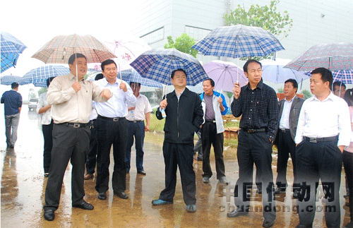 楊獻(xiàn)波調(diào)研許繼電動汽車智能充電站產(chǎn)業(yè)化項(xiàng)目