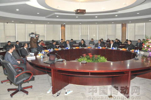 市委常委、常務(wù)副市長顧春明蒞臨新松慰問院士專家