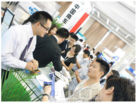 （圖為PCIM-ASIA現(xiàn)場(chǎng)大批采購(gòu)商，市場(chǎng)需求可見(jiàn)一斑）