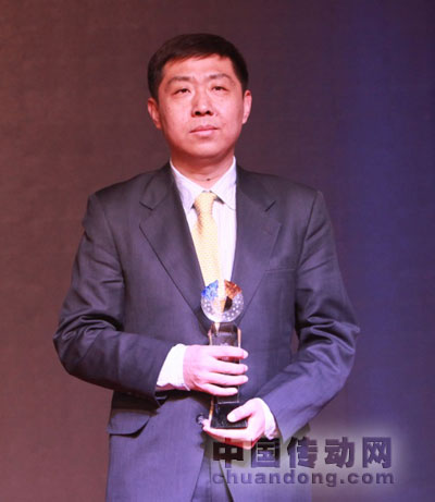 邦納銷售總監(jiān)茅兵先生領(lǐng)取獎杯