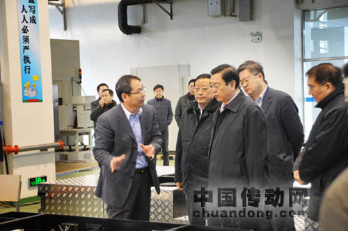 國(guó)務(wù)院副總理張德江視察新松公司