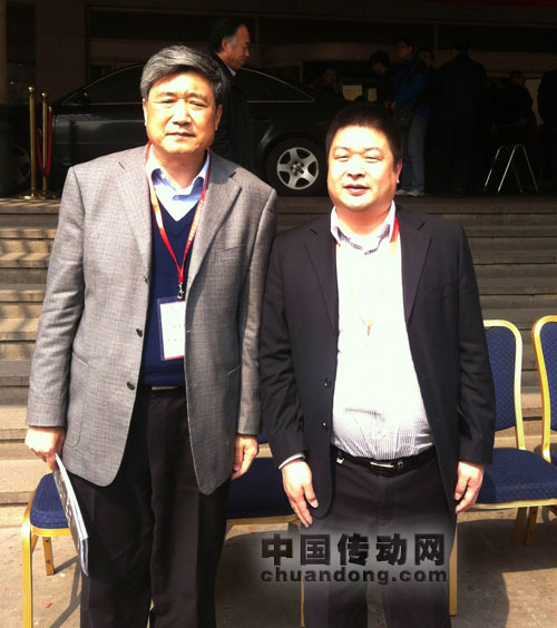 深川電氣董事長葉益強(qiáng)（右一）與西安理工大教授、全國電力電子學(xué)會(huì)理事鐘彥儒合影