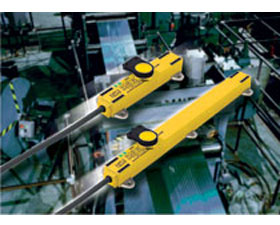 新品：小型直線位移傳感器、雙顯示光纖放大器