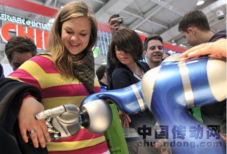 現(xiàn)場觀眾參觀