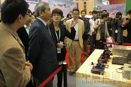 武漢市副市長邵為民視察公司展位，聽取工作匯報