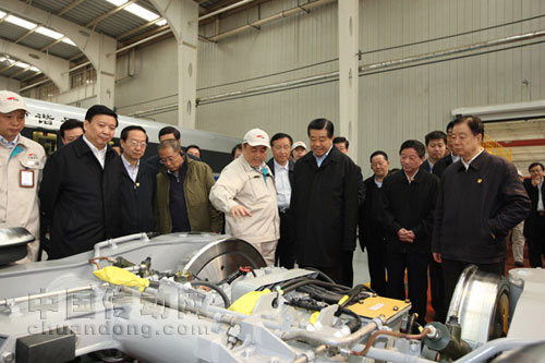 全國(guó)政協(xié)主席賈慶林視察中國(guó)南車(chē)