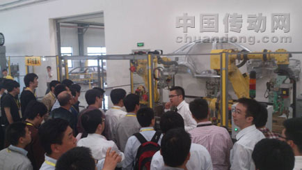 業(yè)內(nèi)專(zhuān)家參觀(guān)FANUC機(jī)器人點(diǎn)焊系統(tǒng)