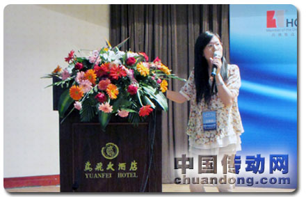 行業(yè)拓展部產(chǎn)品經(jīng)理李艷講解空壓機(jī)和起重行業(yè)專機(jī)