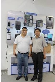 中國(guó)電梯協(xié)會(huì)張樂(lè)祥副秘書(shū)長(zhǎng)（右一）前來(lái)參觀