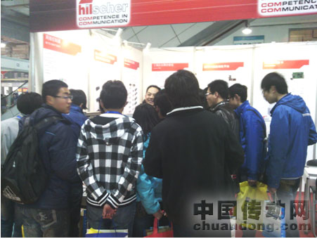 赫優(yōu)訊展臺(tái)前觀眾絡(luò)繹不絕