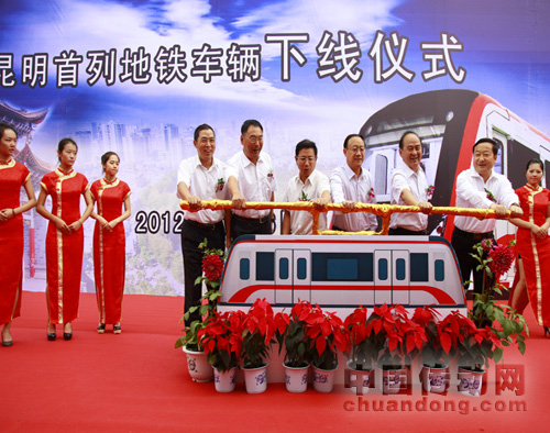 中國(guó)南車總裁鄭昌泓出席下線儀式