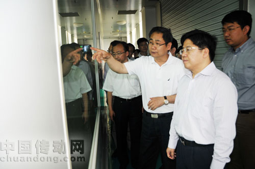 國家發(fā)改委東北振興司副司長姜四清一行到新松公司參觀調研