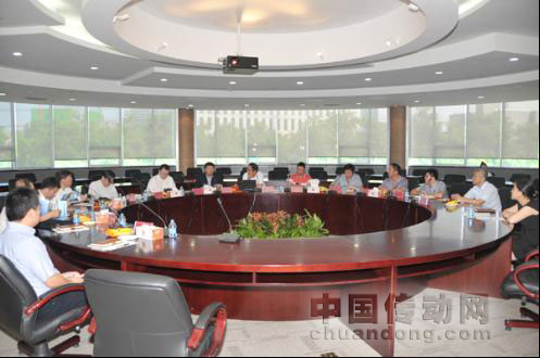 上海市副市長艾寶俊一行蒞臨新松公司視察指導