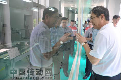 上海市副市長艾寶俊一行蒞臨新松公司視察指導