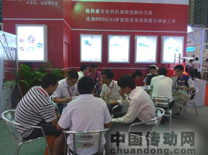 銷(xiāo)售人員與客戶(hù)詳細(xì)討論，幫助客戶(hù)解決實(shí)際問(wèn)題