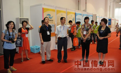 中國教育部辦公廳新聞處魏亞萍處長等領(lǐng)導(dǎo)參觀深圳匯川協(xié)辦的2012年全國職業(yè)院校技能大賽“自動(dòng)化技術(shù)穿越之旅”