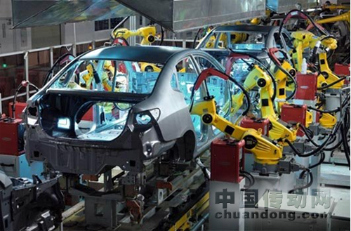 汽車(chē)生產(chǎn)線(xiàn)的FANUC機(jī)器人